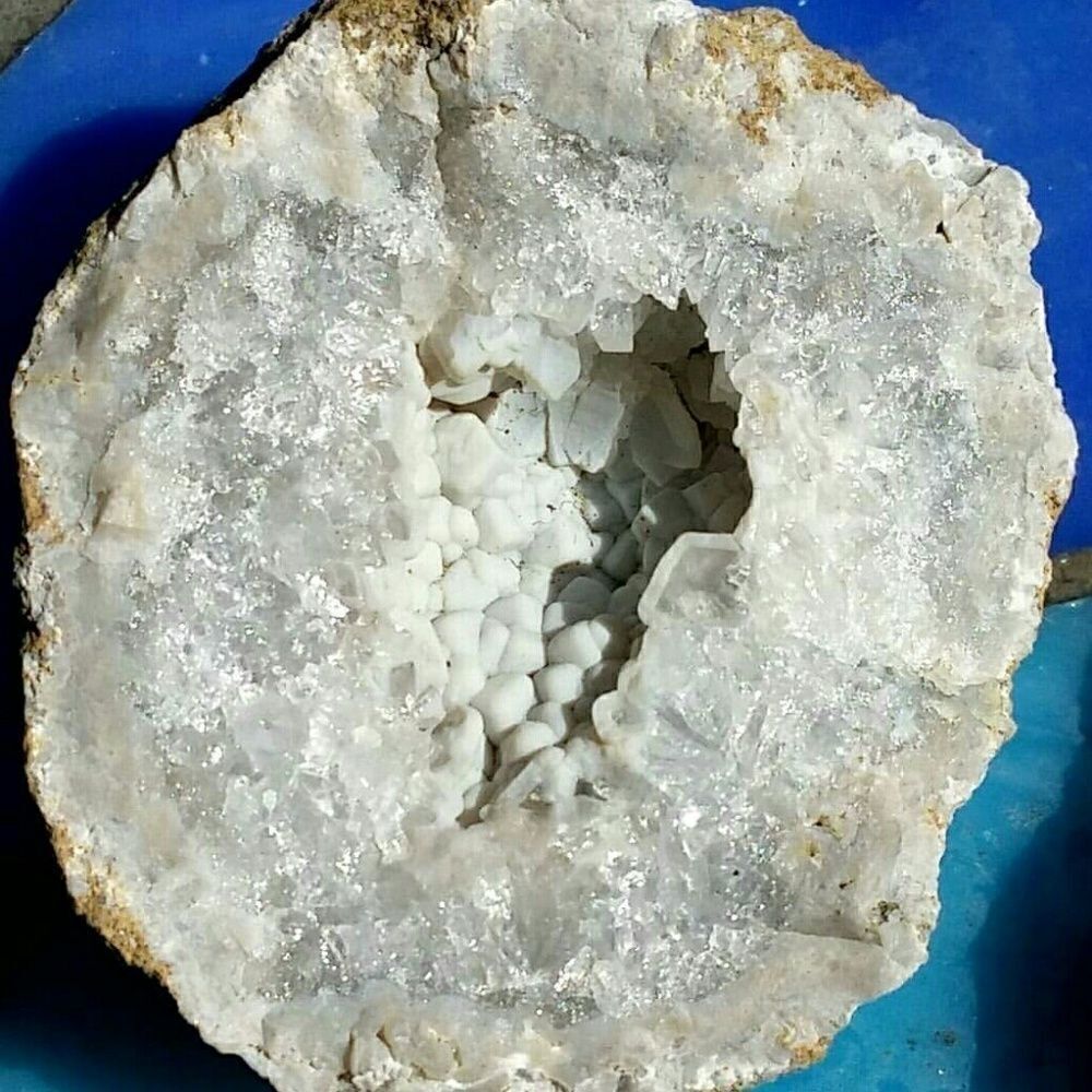1 Pc. ☆ Quartz Druzy Geode Half Raw Specimen - Picture 3 of 3